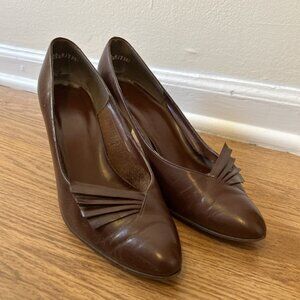Vintage pumps
